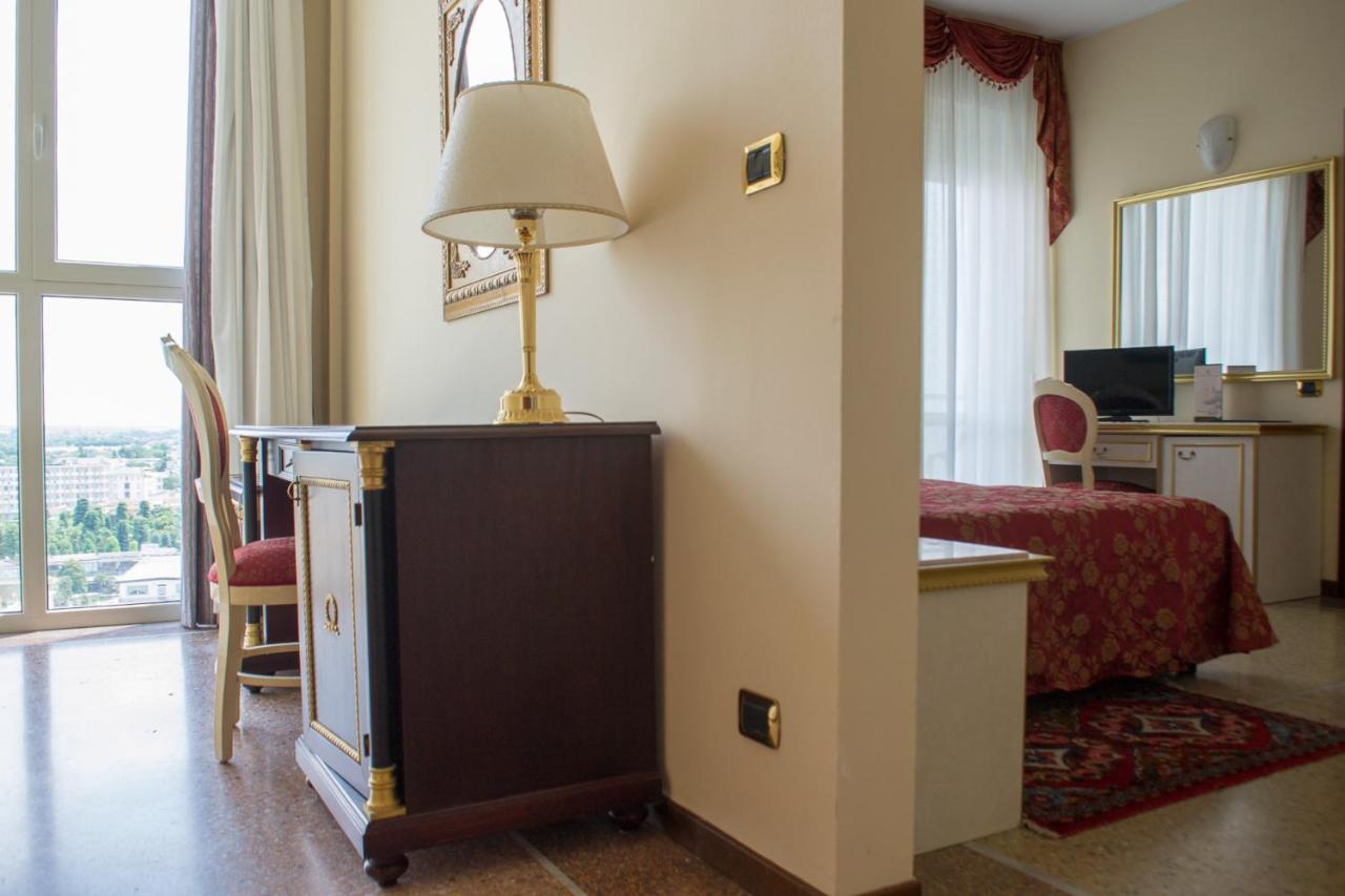 Hotel Internazionale Terme Abano Terme Exteriör bild